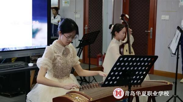 “三秩风华颂，艺梦共飞扬”——我校第三十…
